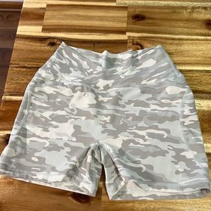 Alphalete 4 inch inseam shorts